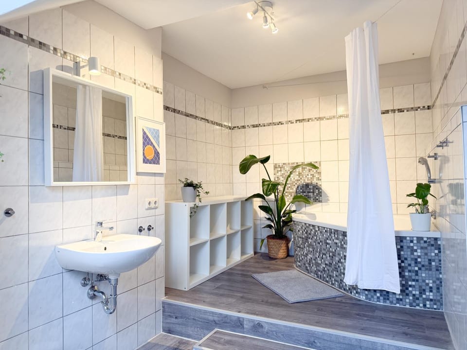 Shower, Toilet, Bathroom, Bath, furniture, hair dryier, internet, internet, towels, towels