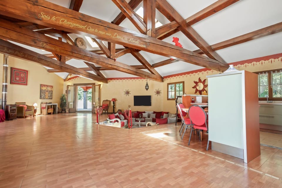 Communal lounge/ TV room