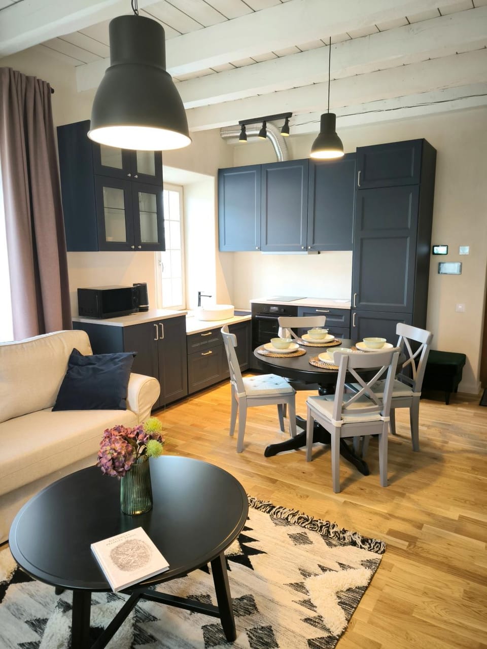 Dining area, kitchen