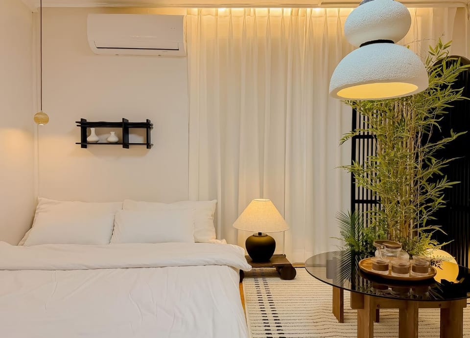 Seating area, Bedroom