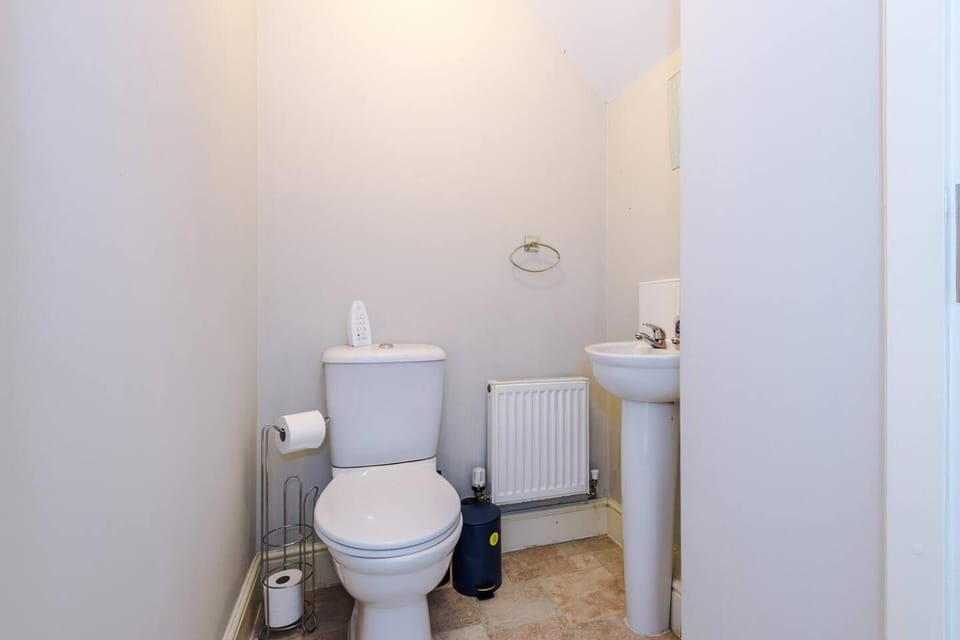 3-BR Family & Contractor-Ideal House in Warrington House in Warrington