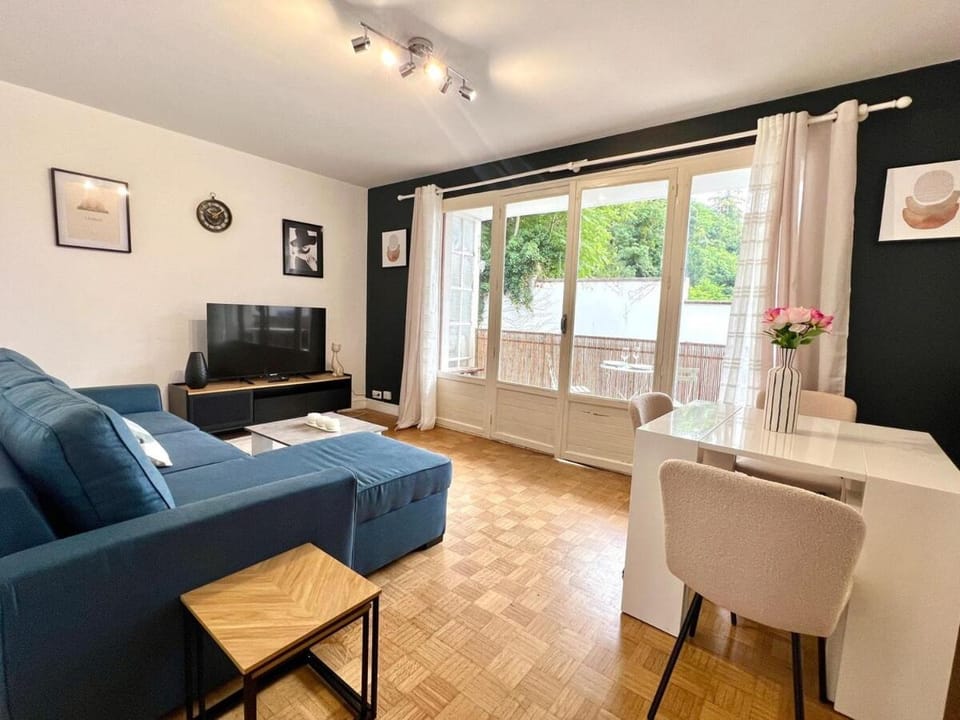 Large 3 bedroom parking and fiber Apartment in Poitiers