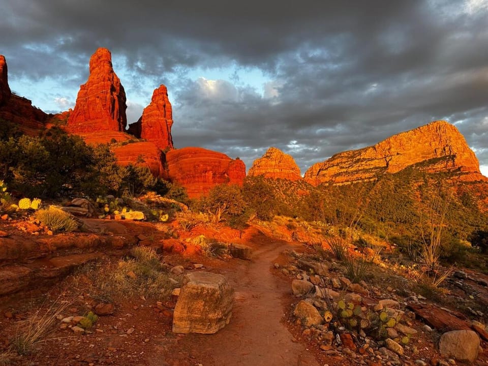 Chapel of the Holy Cross Wellness Retreat, Red Rock Views, Trail Proximity, On Site Services, Quiet, Central Location Bed and Breakfast in Sedona
