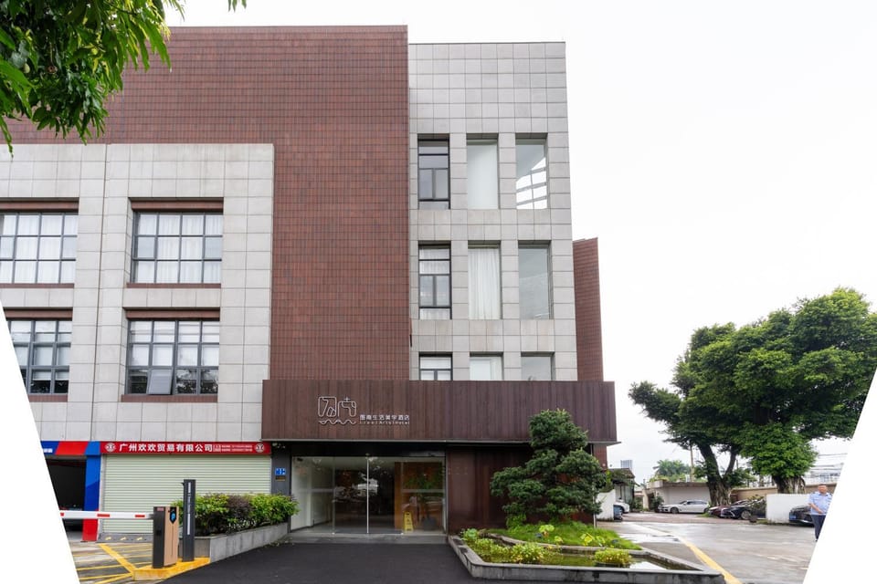 Property building, Day, Location, Parking