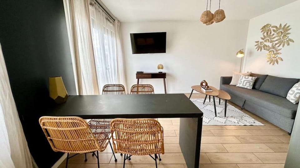 Margnolles - 1 Bedroom - Croix Rousse Apartment in Caluire-et-Cuire