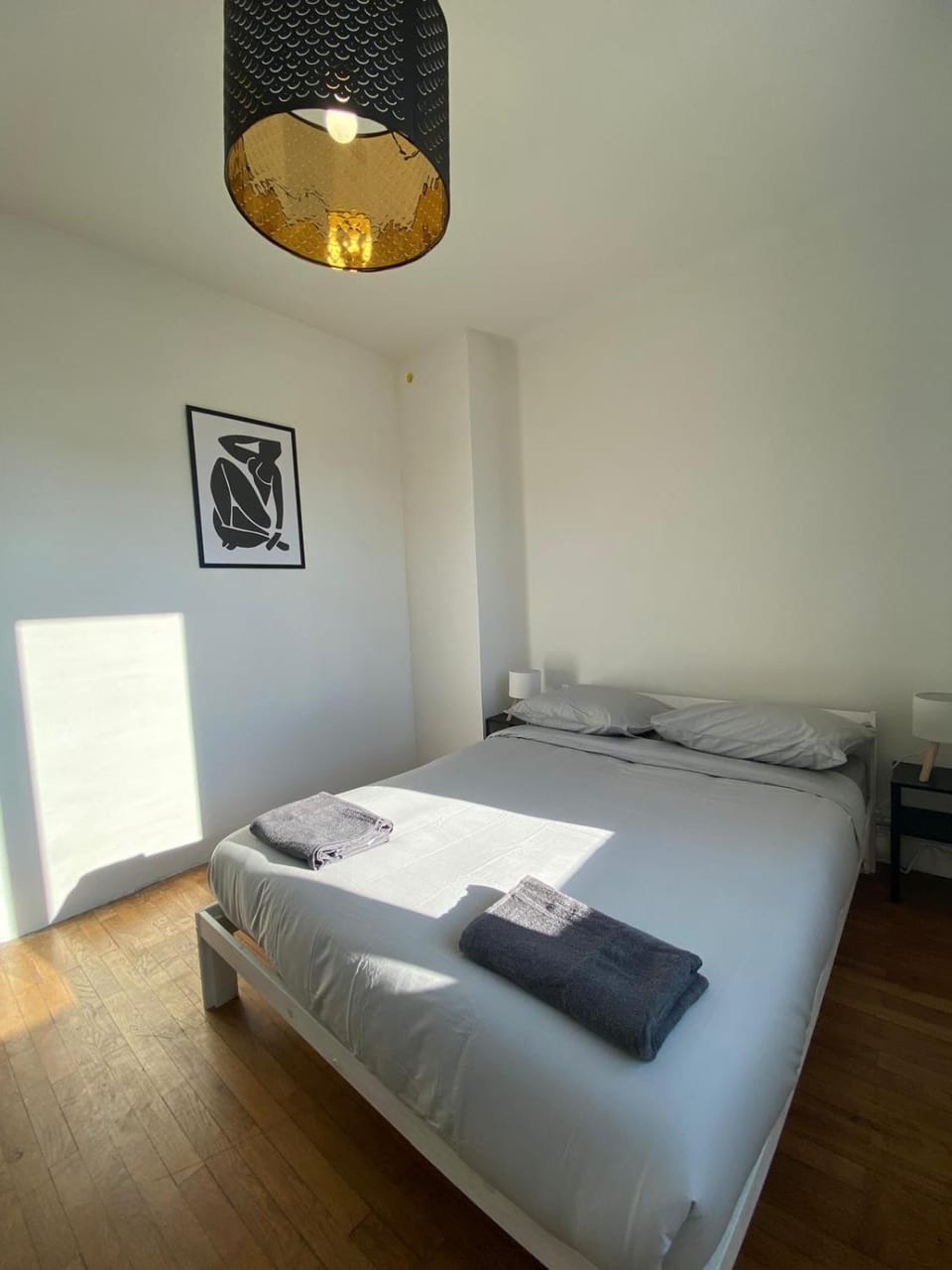 Bed, Photo of the whole room, Bedroom, towels