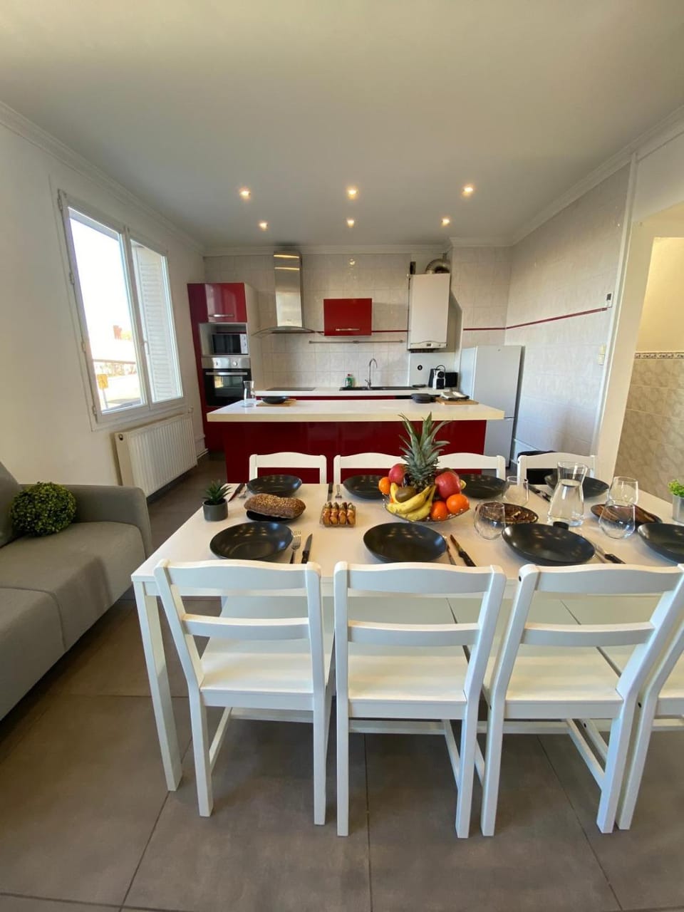 Coffee/tea facilities, Kitchen or kitchenette, Seating area, Dining area, dishwasher, microwave, oven, stove, kitchen