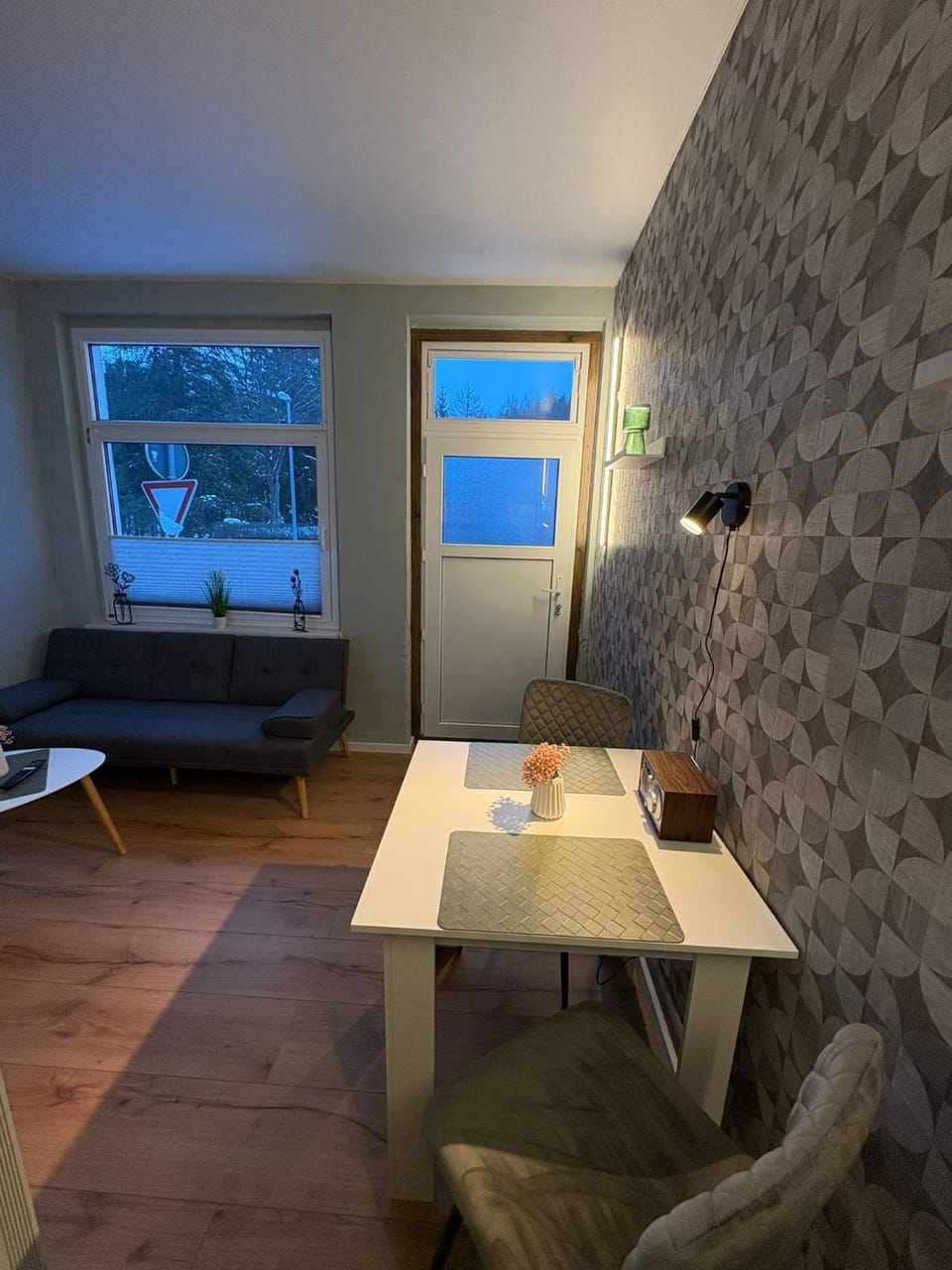 Seating area, Dining area