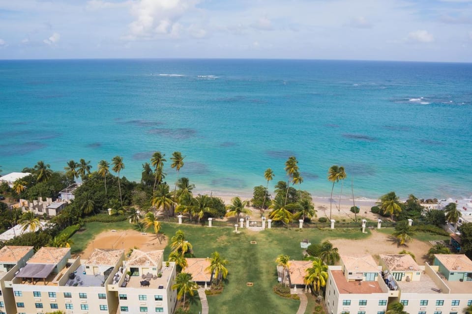 Beachfront Aquatika Resort- Style-Pools & Ocean House in Río Grande