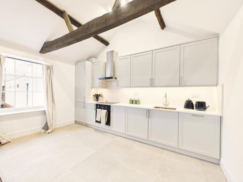 NEW Artisan Apartment by Signature Stays - Modern - Spacious - Parking Apartment in Cheltenham