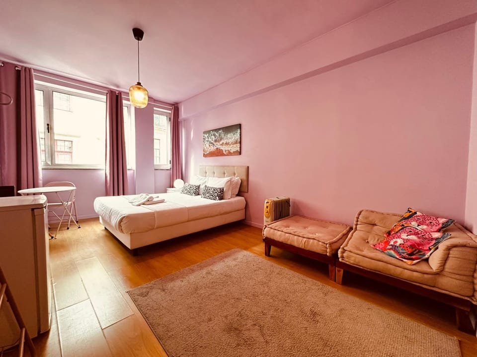 Bed, Living room, towels