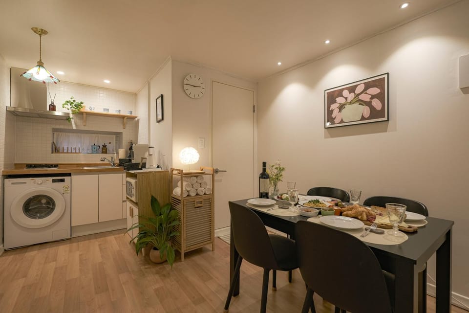 경복궁1정거장 광화문 서울역 명동 지하철 도보5분 어메이징 Apartment in Gyeonggi-do