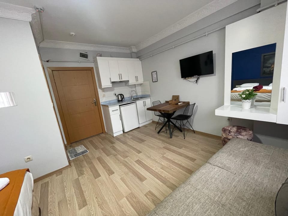 TV and multimedia, Kitchen or kitchenette, Living room, Dining area, hair dresser, minibar