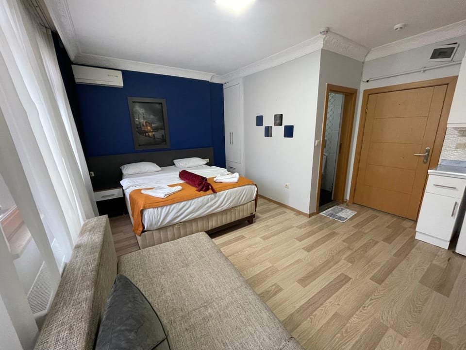 Kitchen or kitchenette, Photo of the whole room, Bedroom, towels, air conditioner