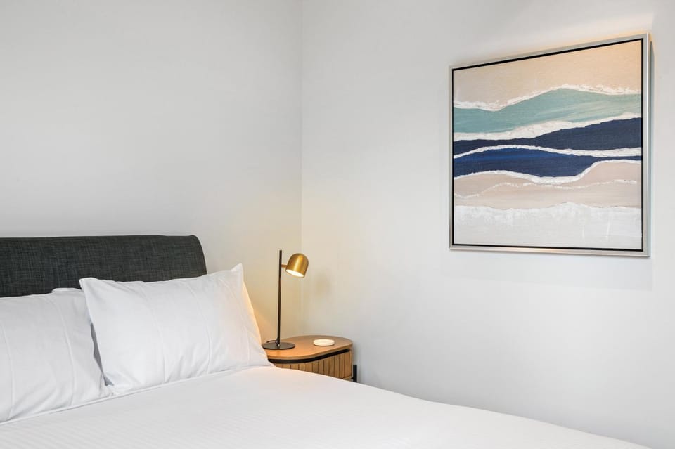 Brand-New 2-Bed with Rooftop Access Apartment in Melbourne