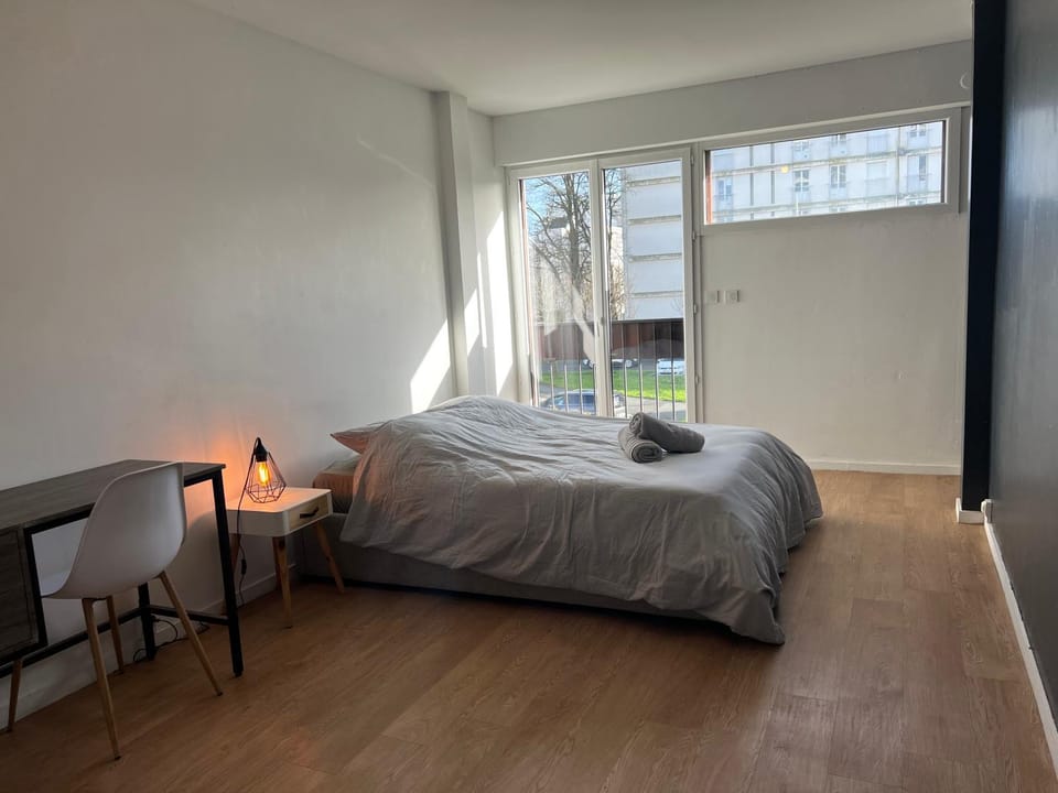 Bed, Photo of the whole room, Bedroom