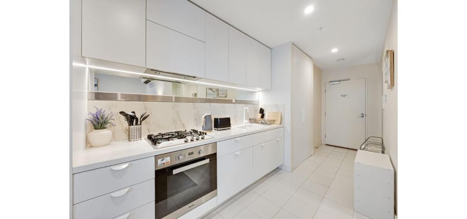 3 Bedroom CBD Apartment with Pool, Gym & Spa with Gorgeous City Views Apartment in Melbourne