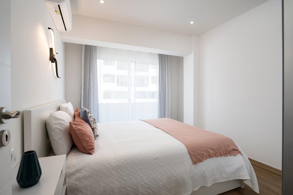 Bed, Bedroom, air conditioner