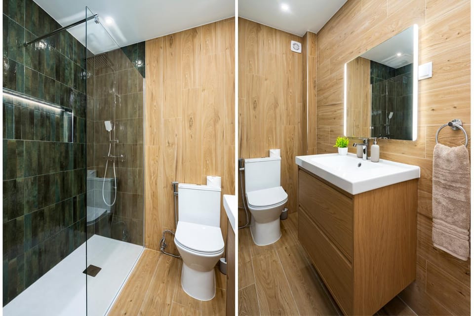 Shower, Toilet, Bathroom, towels