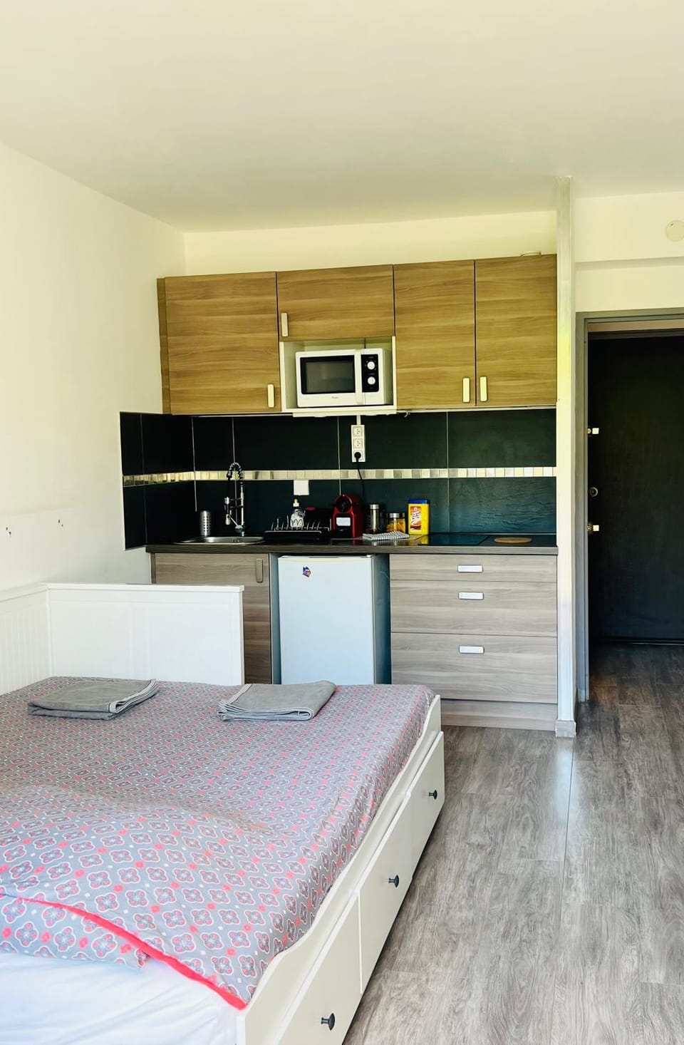 Bed, kitchen