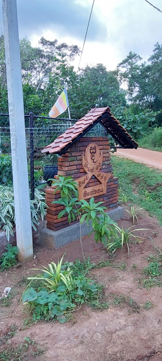 Sanda Ruwan Giri Vishwa Shanthi Vacation rental in Sri Lanka