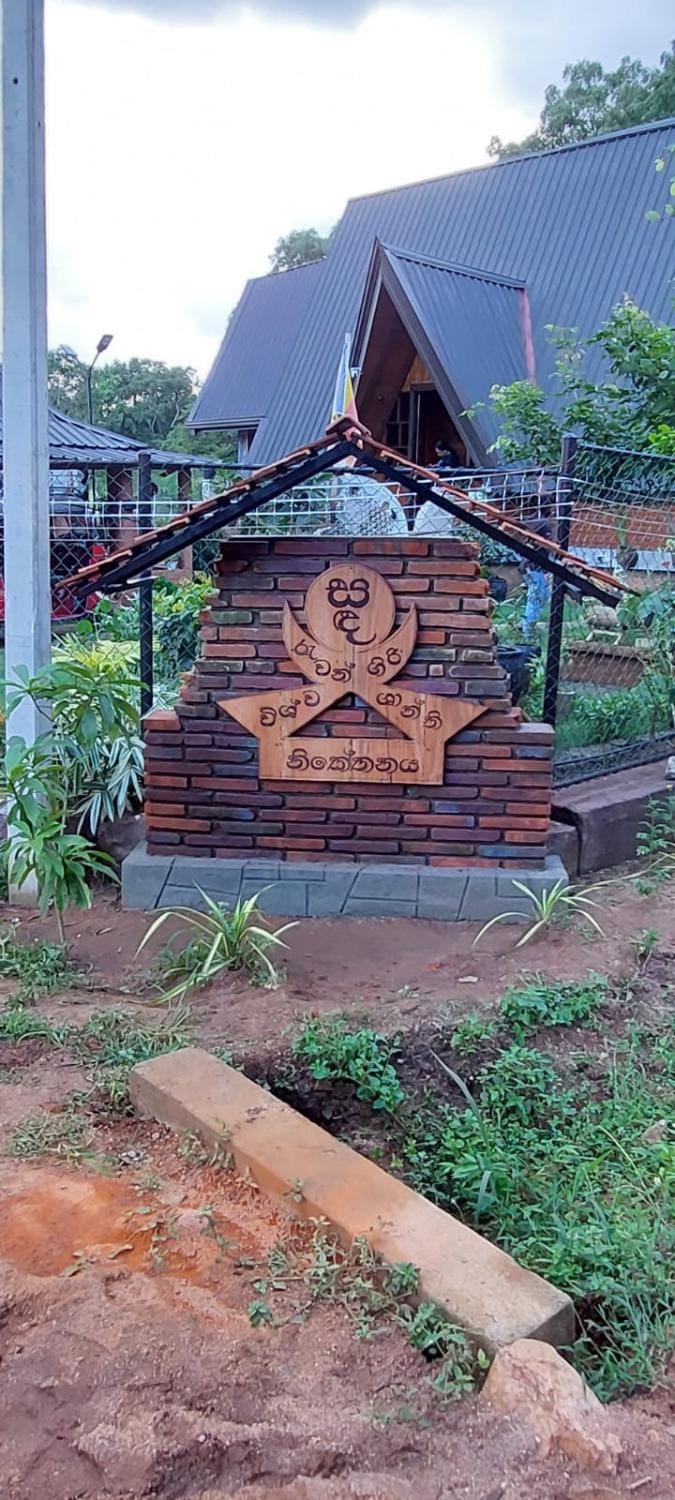 Sanda Ruwan Giri Vishwa Shanthi Vacation rental in Sri Lanka