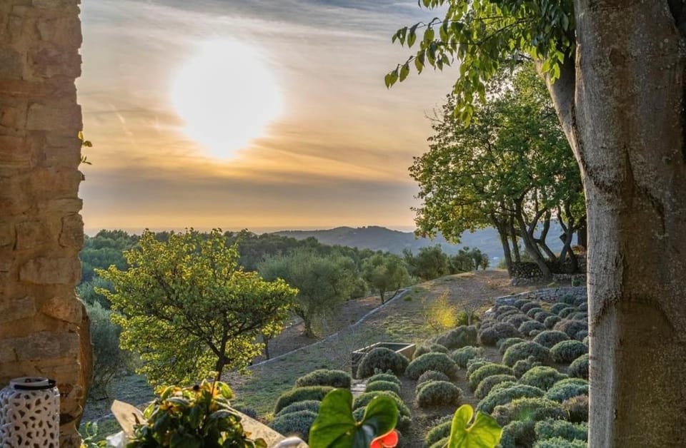 Mas Provençal d'Exception avec Piscine et Vue Mer pour 8-10 Personnes Villa in Le Beausset