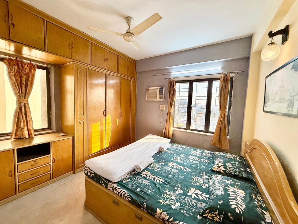 Bed, Bedroom, wardrobe, air conditioner