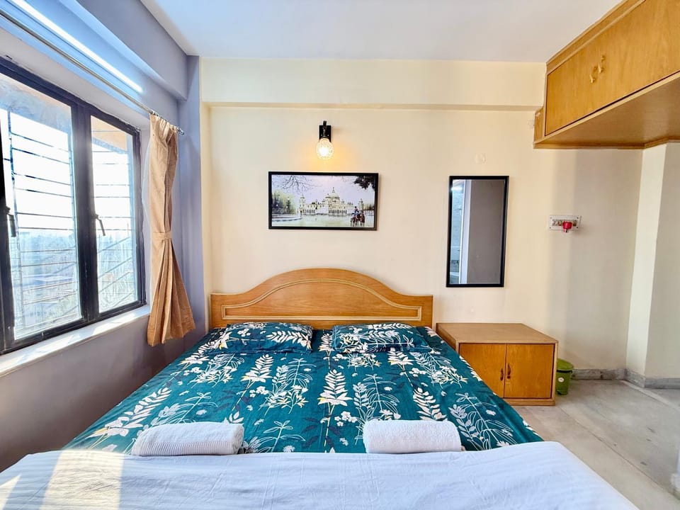Bed, View (from property/room), Bedroom, City view