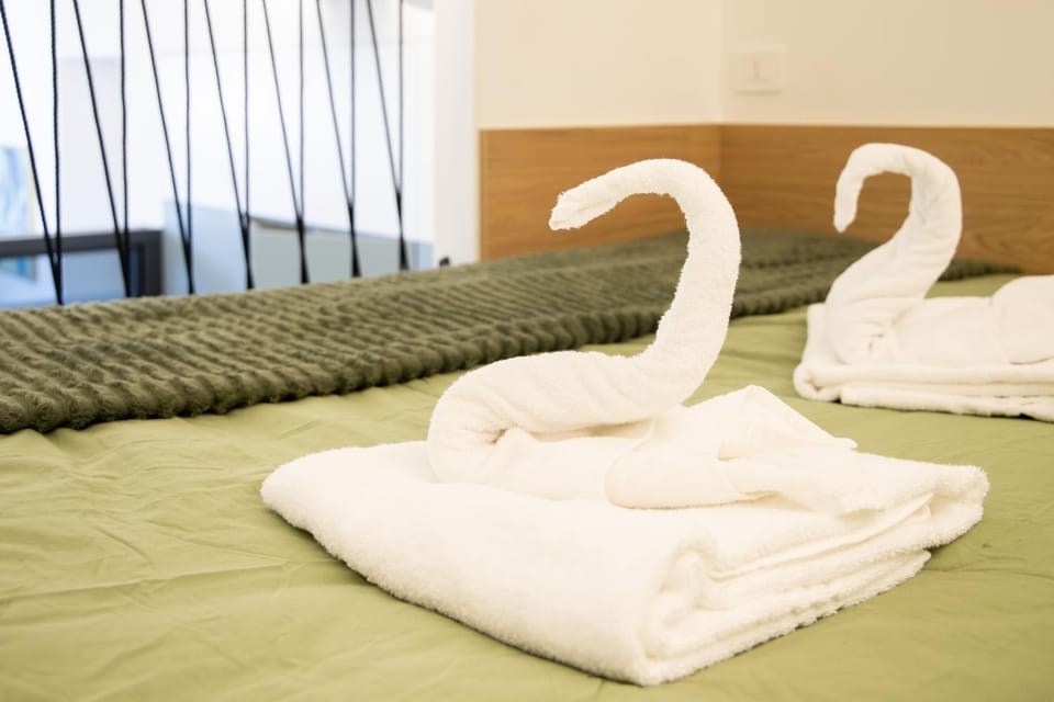 Bedroom, towels
