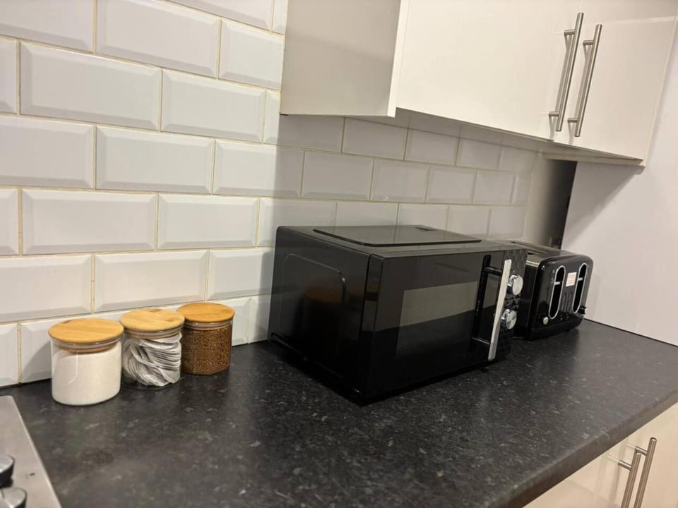 Luxe 4-BR Birkenhead Home | Free Parking & Wi-Fi House in Wirral