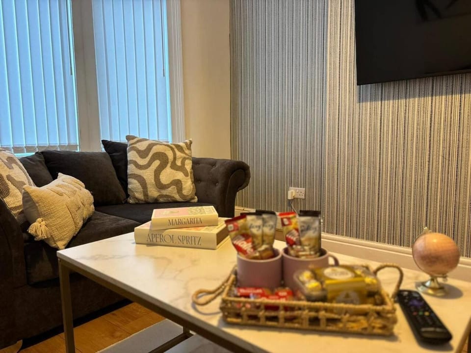 Luxe 4-BR Birkenhead Home | Free Parking & Wi-Fi House in Wirral