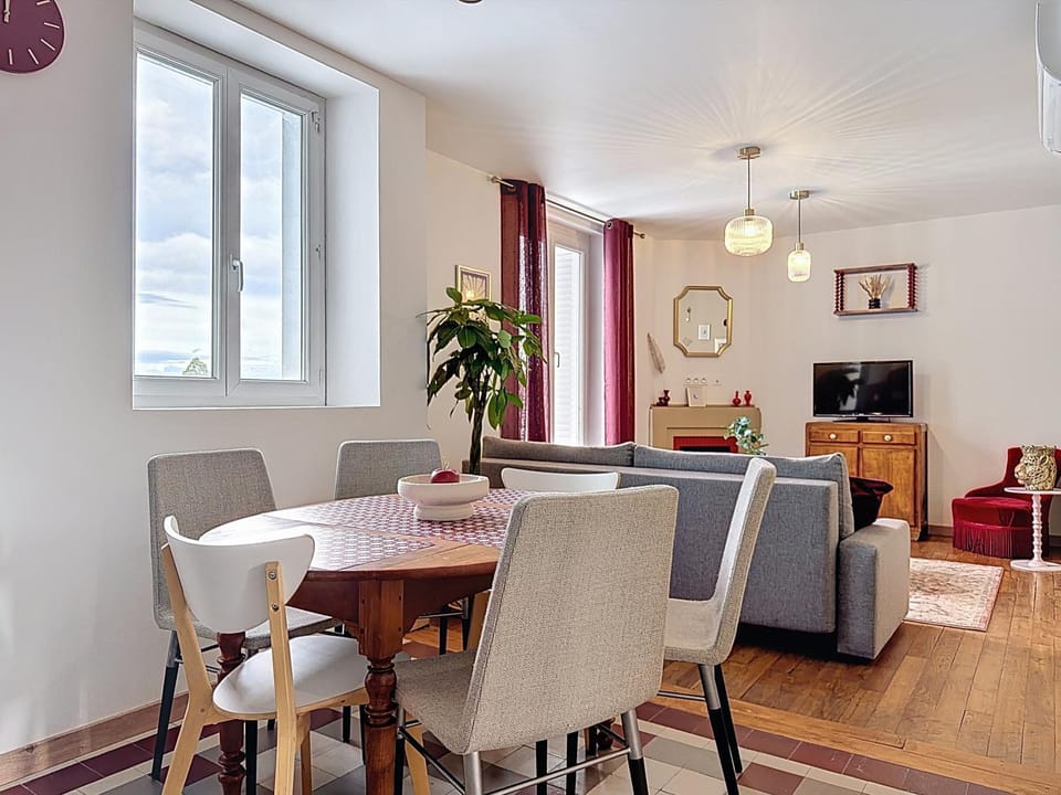 Living room, Seating area, Dining area