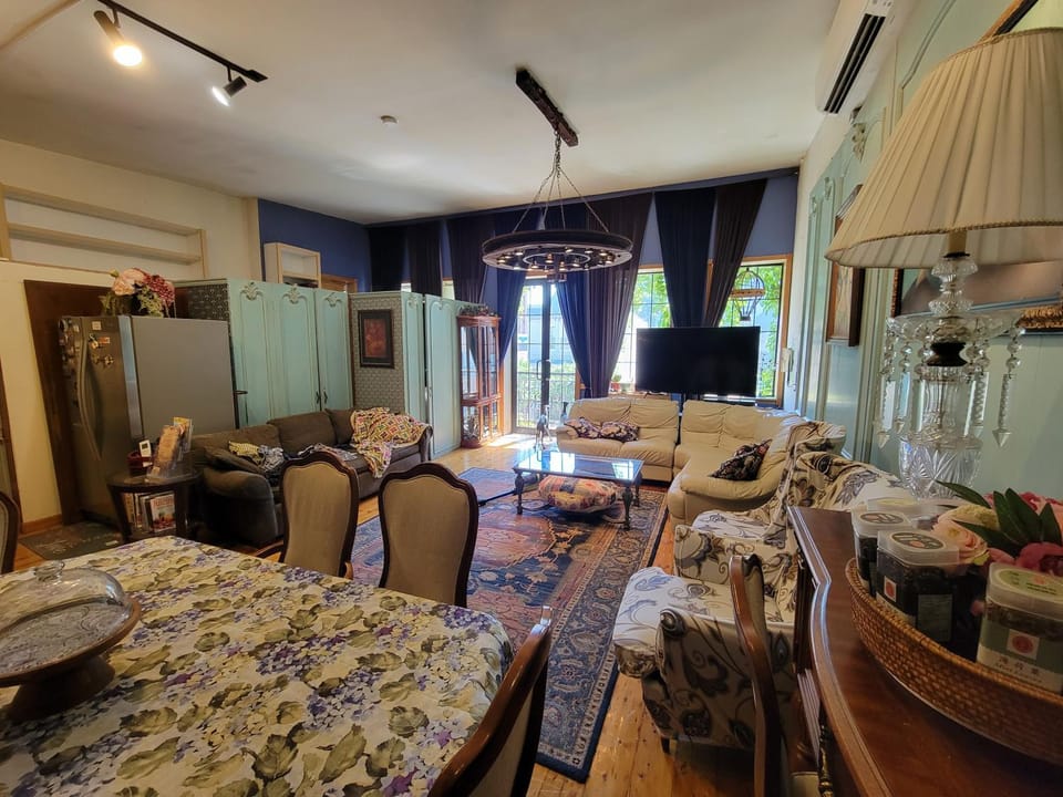 Living room, Photo of the whole room, Seating area
