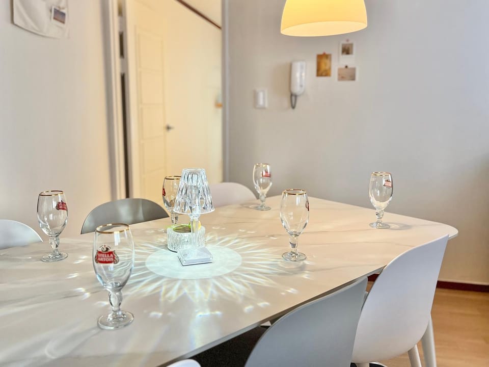 Living room, Dining area, Meals, heating, internet, air conditioner