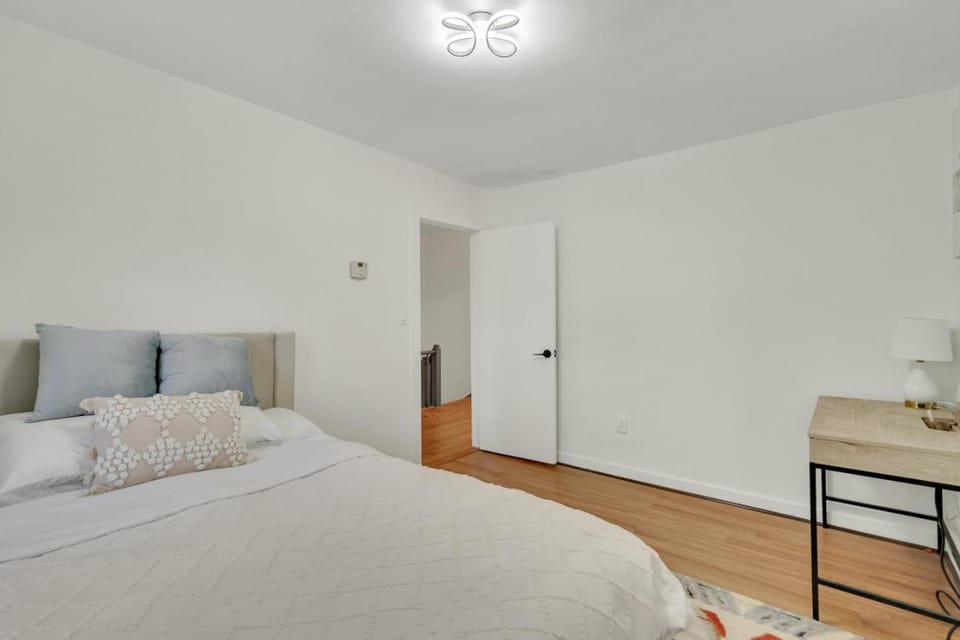 townhouse style two level apartment Apartment in Somerville