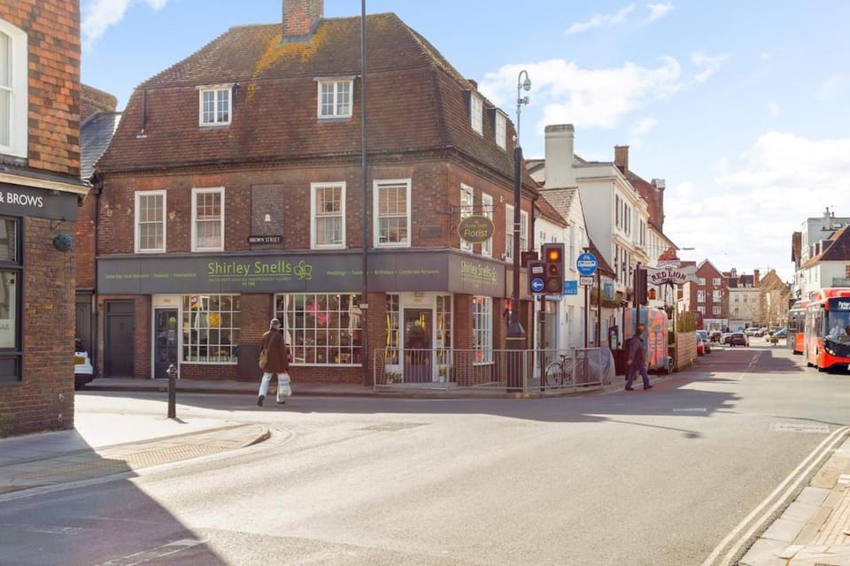 Grade II listed flat in the heart of Salisbury House in Salisbury