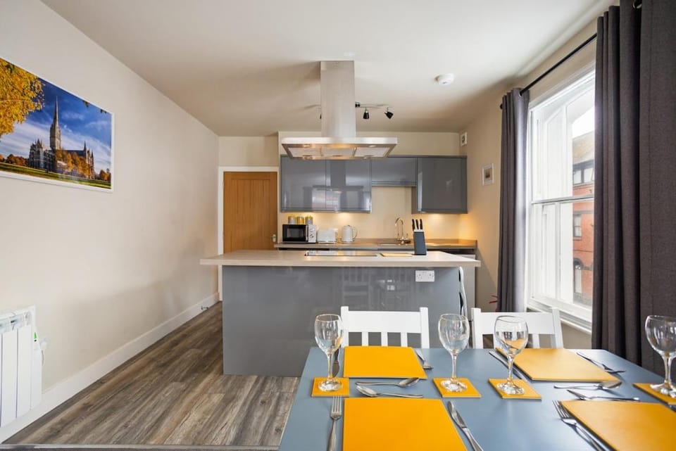 Grade II listed flat in the centre of Salisbury House in Salisbury