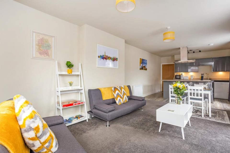 Grade II listed flat in the centre of Salisbury House in Salisbury