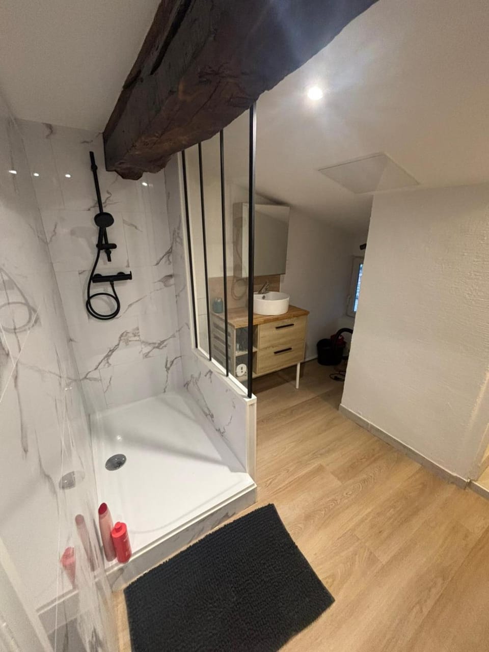 Shower, Bed, Bathroom, Photo of the whole room, Bedroom, Bath, towels