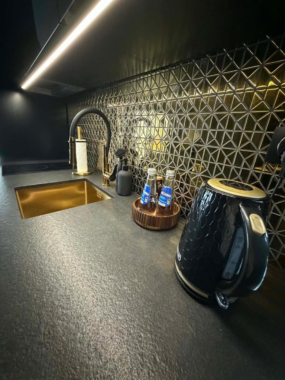 Coffee/tea facilities, Kitchen or kitchenette, stove, toaster