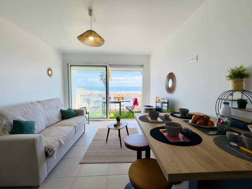 View (from property/room), Living room, Dining area, Sea view