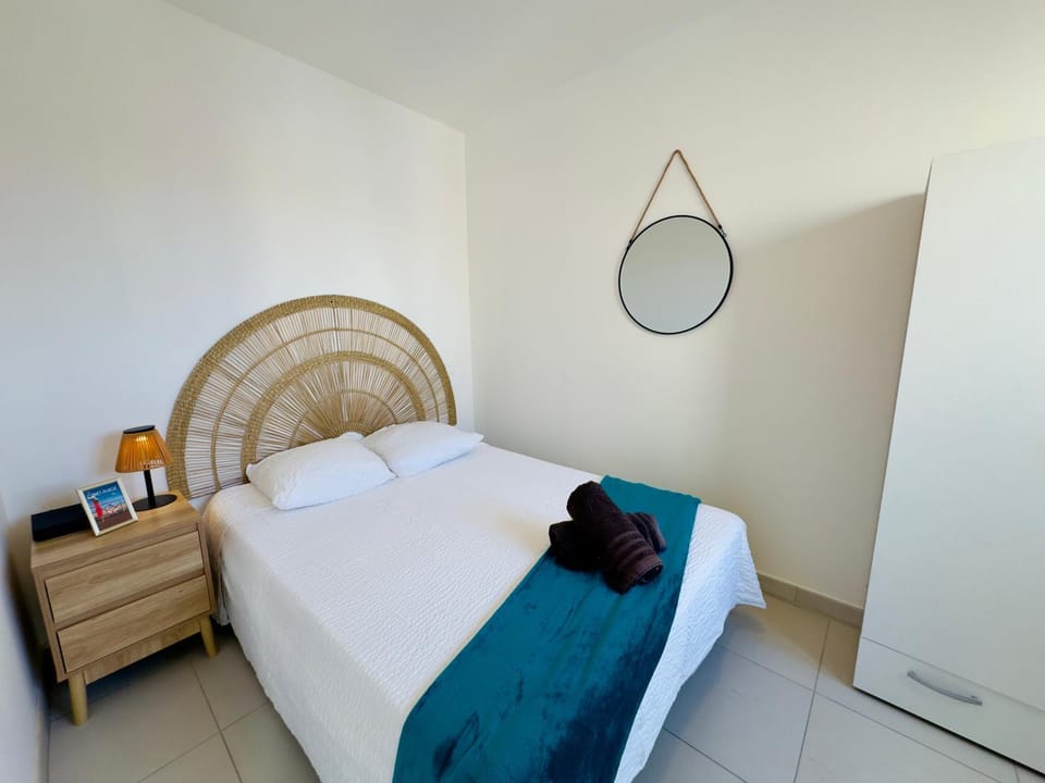 Bed, Photo of the whole room, Bedroom, storage