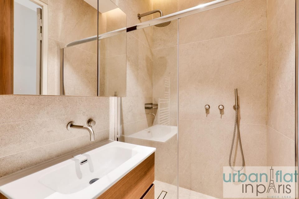 UrbanFlat 141 - Grand Appartement Champs-Elysees Ponthieu Apartment in Paris
