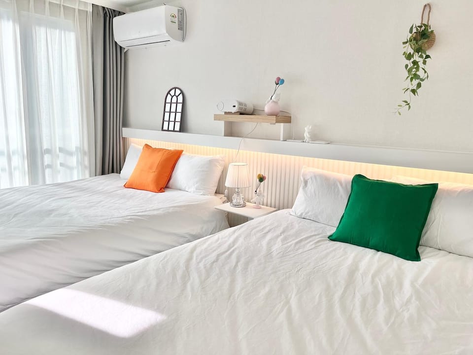 Bed, Photo of the whole room, Bedroom, heating, internet, air conditioner