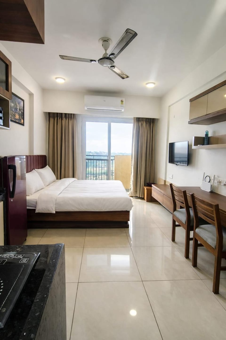 Bed, TV and multimedia, Lobby or reception, Bedroom, wardrobe