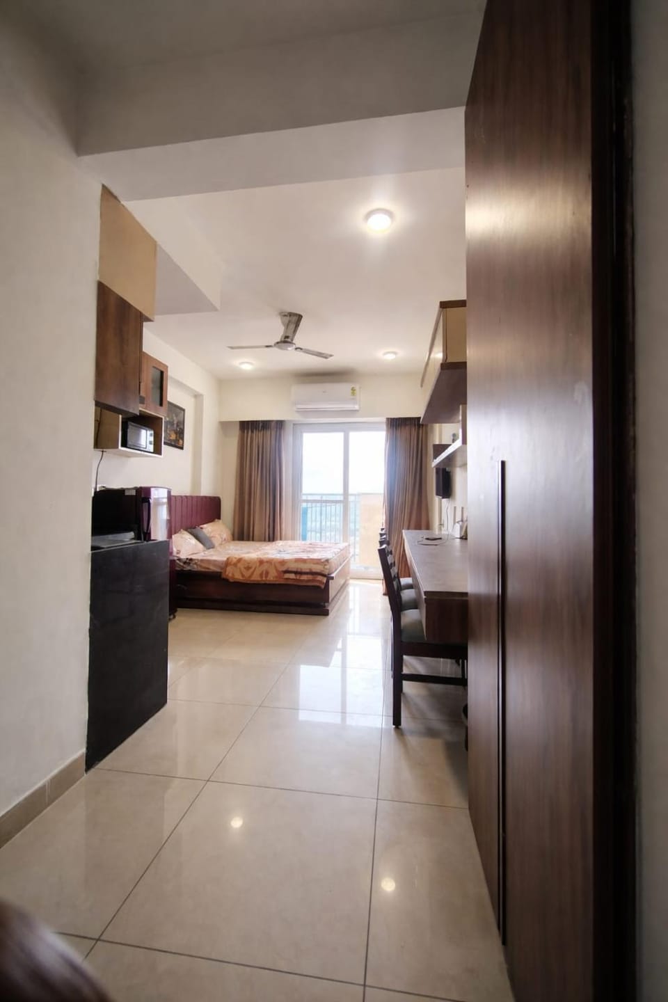 Bed, Kitchen or kitchenette, Bedroom, oven, kitchen