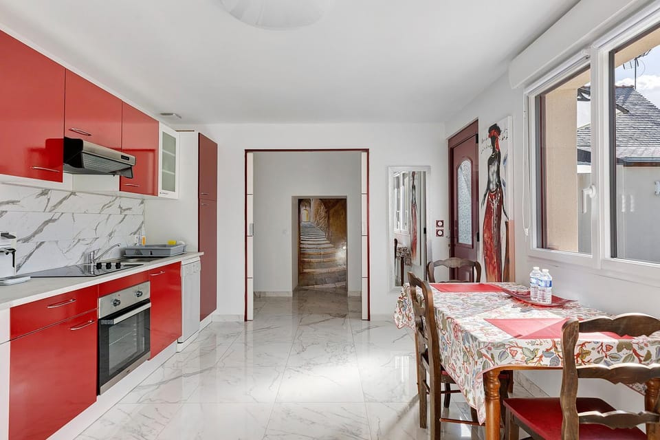 Property building, Kitchen or kitchenette, Living room