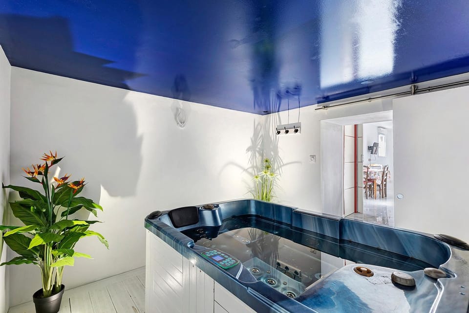 Bathroom, Living room