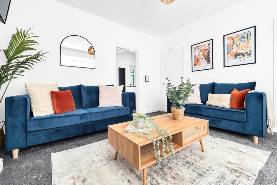 Spacious 2BDR Stanley House with Free Parking House in Newcastle-under-Lyme